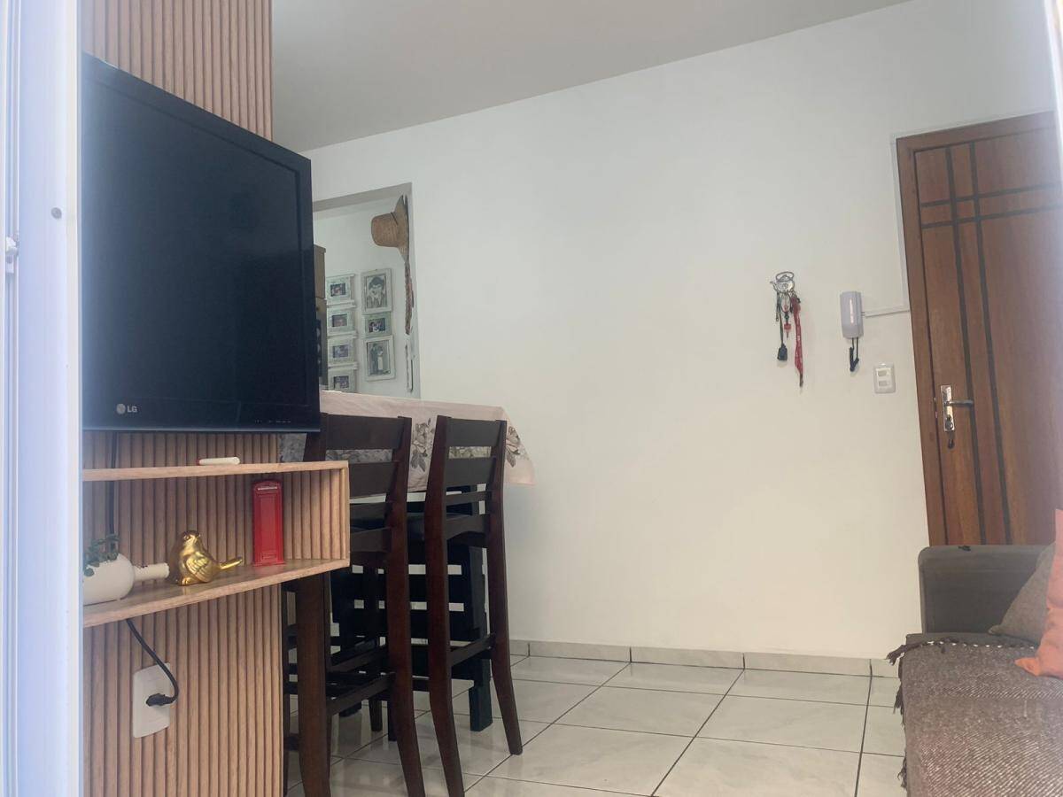 Apartamento à venda com 2 quartos, 70m² - Foto 2