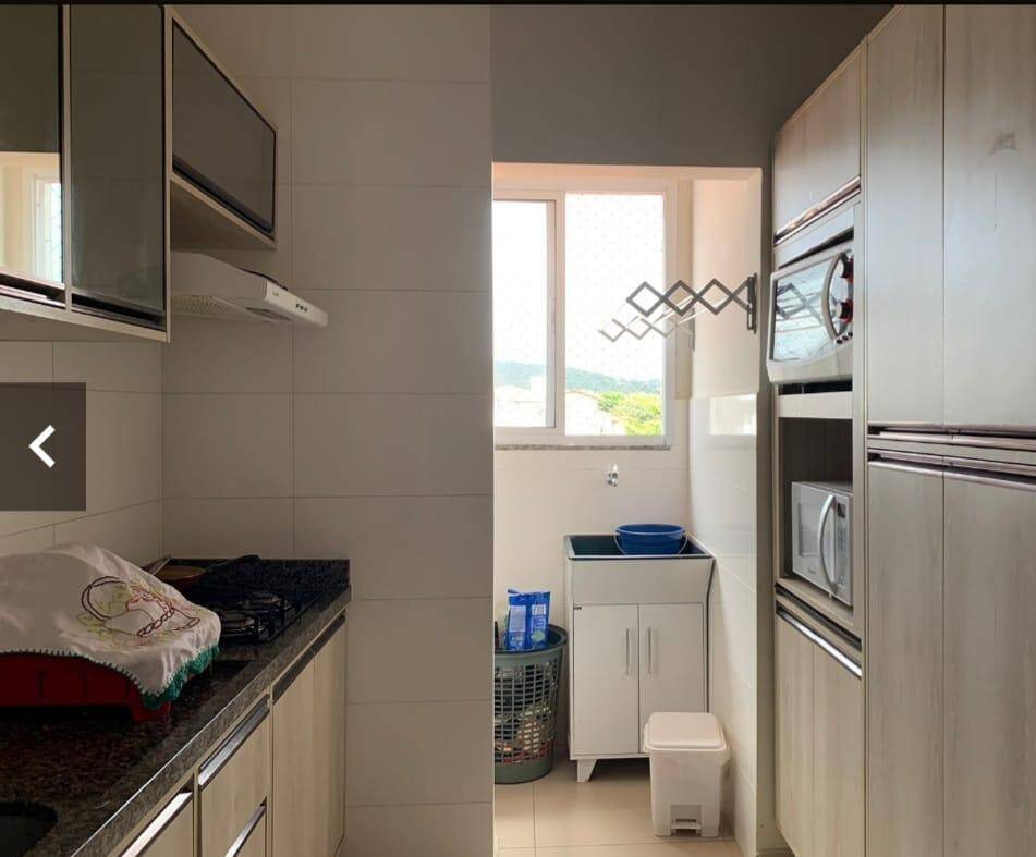 Apartamento à venda com 2 quartos, 70m² - Foto 3