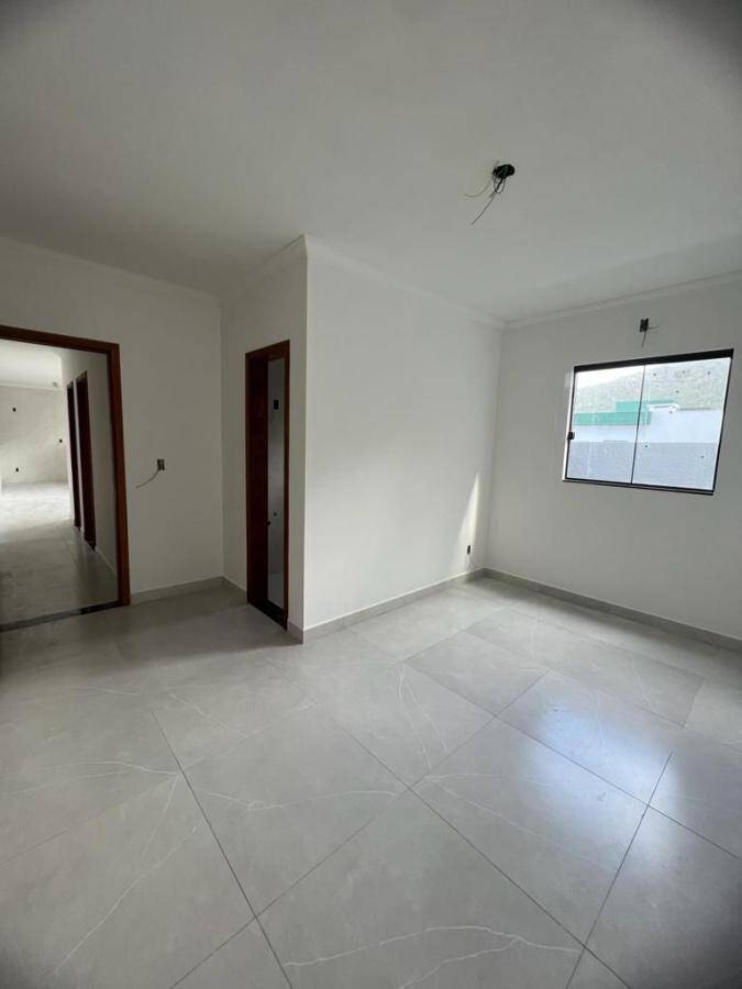 Casa à venda com 2 quartos, 55m² - Foto 11