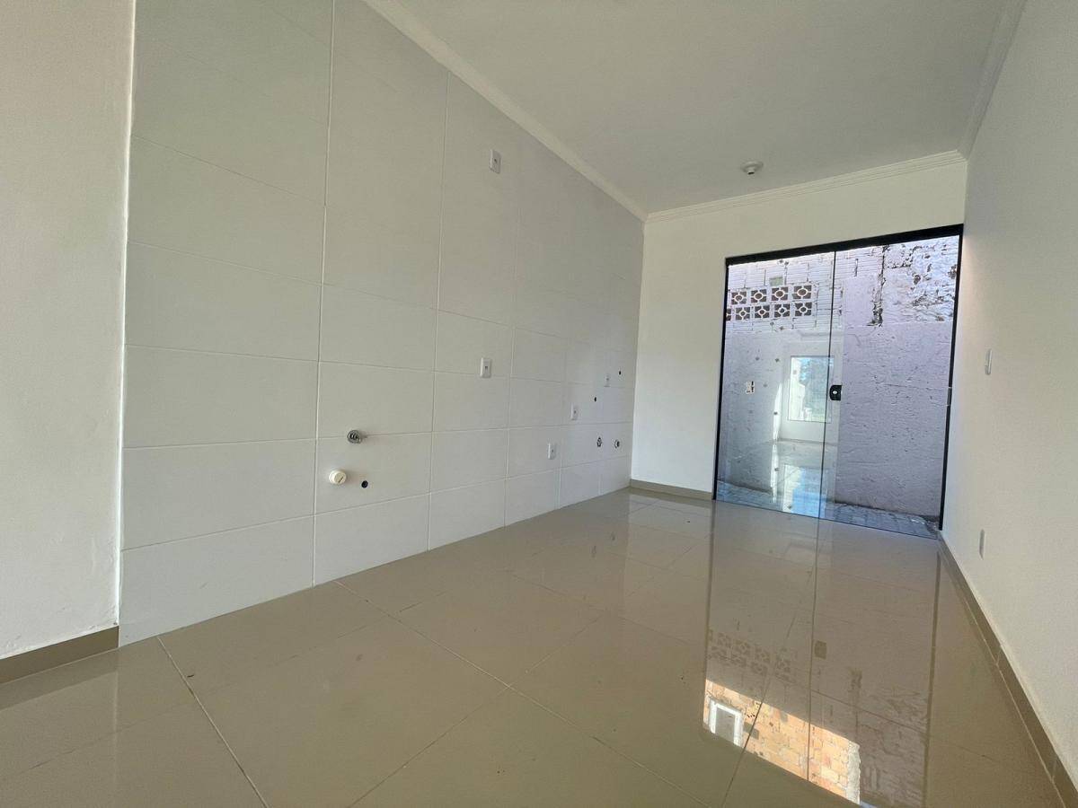 Casa à venda com 2 quartos, 55m² - Foto 4