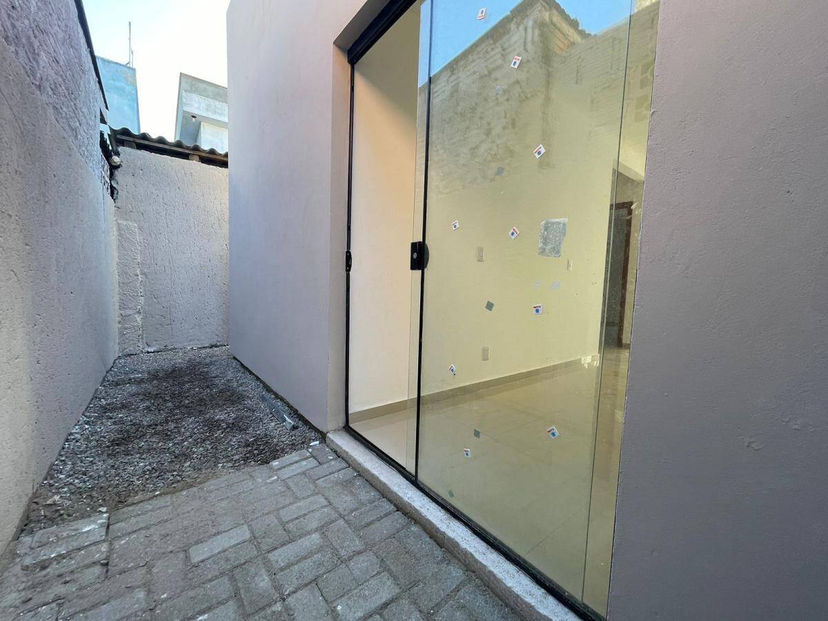 Casa à venda com 2 quartos, 55m² - Foto 11