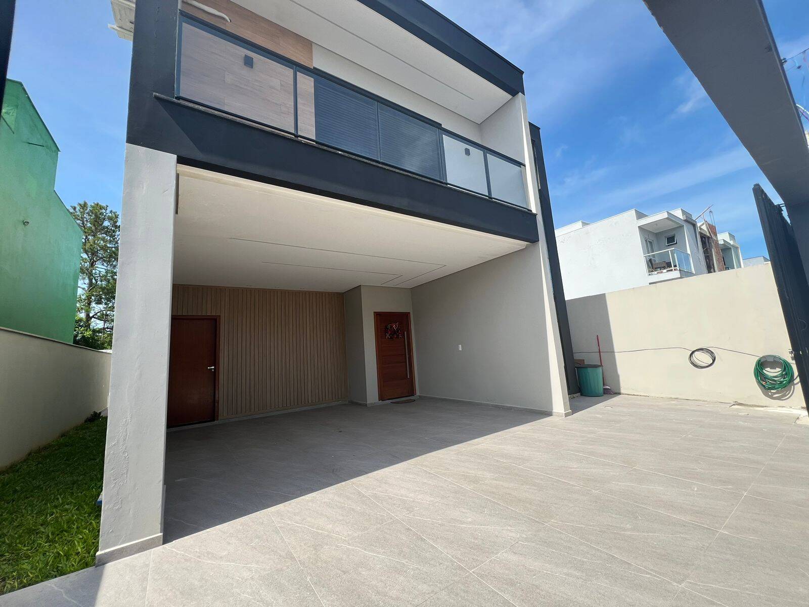 Casa à venda com 3 quartos, 240m² - Foto 2