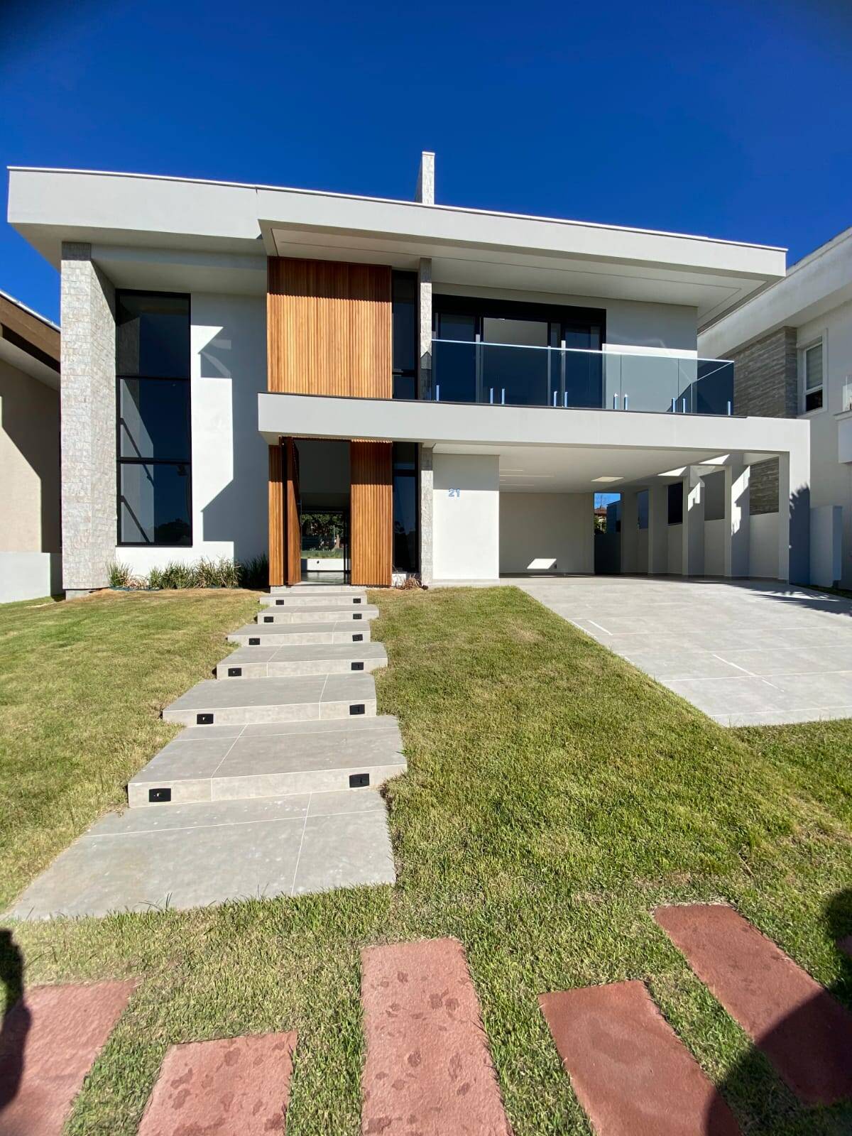 Casa à venda com 3 quartos, 300m² - Foto 1