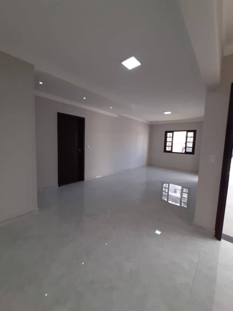 Casa à venda com 4 quartos, 222m² - Foto 3