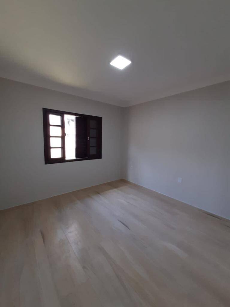 Casa à venda com 4 quartos, 222m² - Foto 8