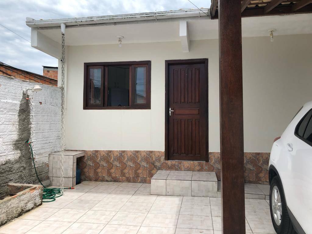 Casa à venda com 3 quartos, 100m² - Foto 1