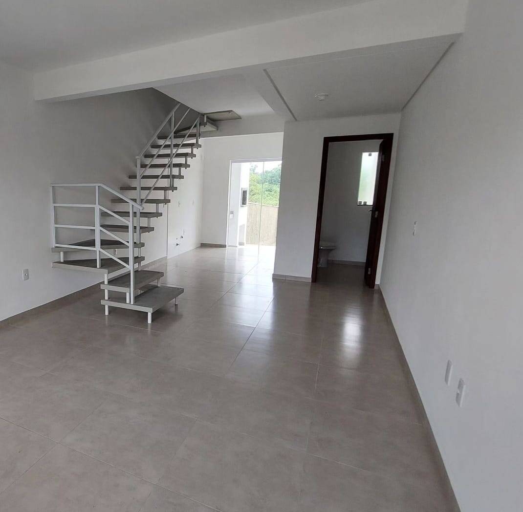 Casa à venda com 2 quartos, 92m² - Foto 2