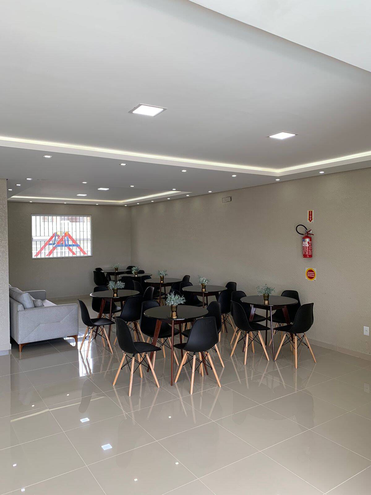 Apartamento à venda com 2 quartos, 57m² - Foto 2